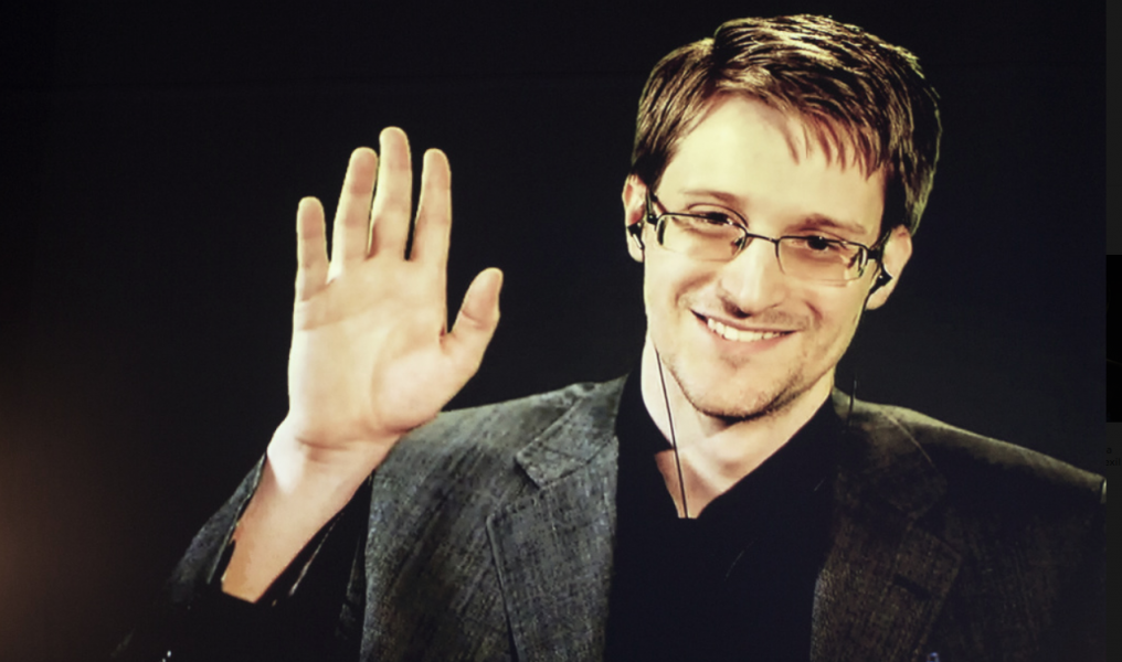 Edward Snowden kommer att vara med på videolänk från hemlig ort i samband med boksläppet.