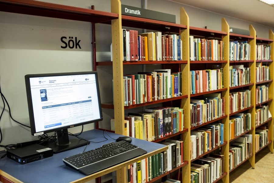 I Stockholm är bibliotekens lånedatorer avstängda på grund av brister i säkerheten för användarna.