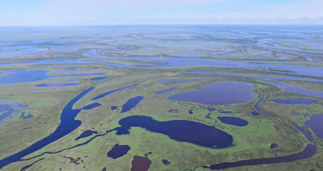 När permafrosten tinar bildas många nya vattendrag, som släpper ut oväntat mycket växthusgaser enligt en ny fältstudie i västra Sibirien.
