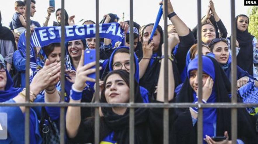 Kvinnliga supportrar till laget Esteghlal.