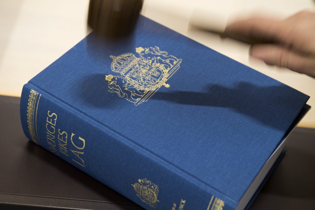 En krögare i Göteborg åtalas för flera sexbrott mot gäster och en anställd.