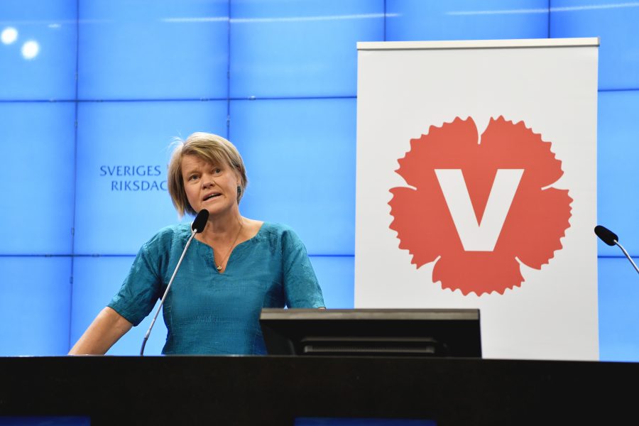 Vänsterpartiets Ulla Andersson kommenterar regeringens budgetproposition under en pressträff i riksdagen.
