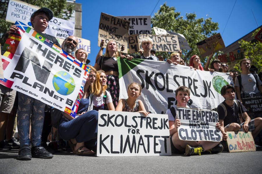 Greta Thunberg tillsammans med andra klimataktivister vid en demonstration i Lausanne, Schweiz.