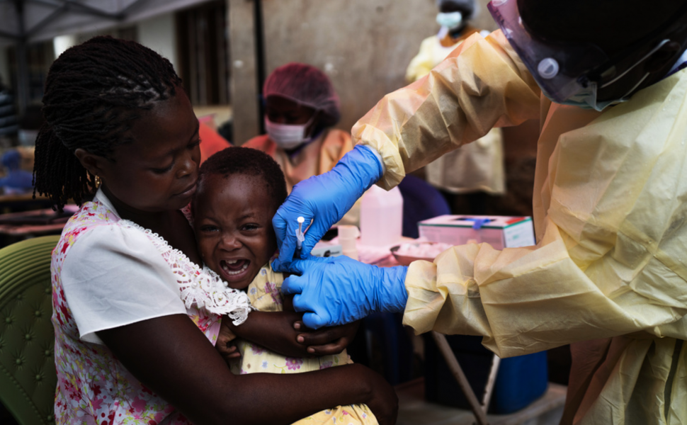 Fler personer i Kongo-Kinshasa skulle kunna vaccineras mot ebola, hävdar Läkare utan gränser.