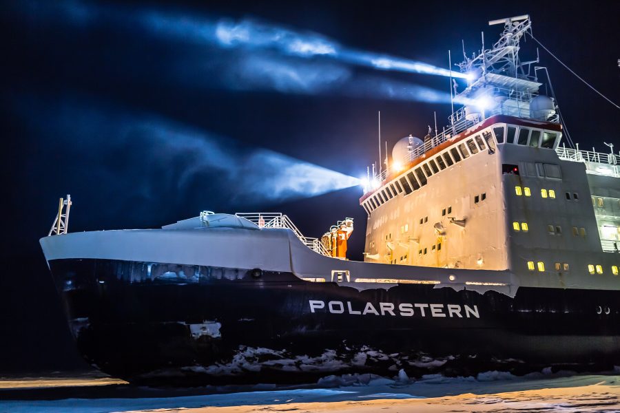 Isbrytaren Polarsten kommer att frysa fast i Arktis packis och sedan agera boende och arbetsplats åt 300 forskare under ett år.