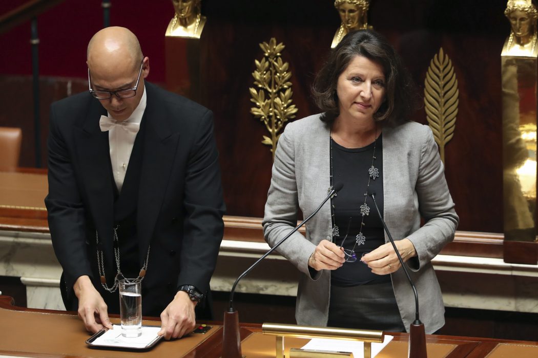Frankrikes hälsominister Agnes Buzyn talade under tisdagen i parlamentet om den nya lagen som skulle ge ensamstående och lesbiska kvinnor samma rätt till fertilitetsbehandlingar som heterosexuella kvinnor i relationer.