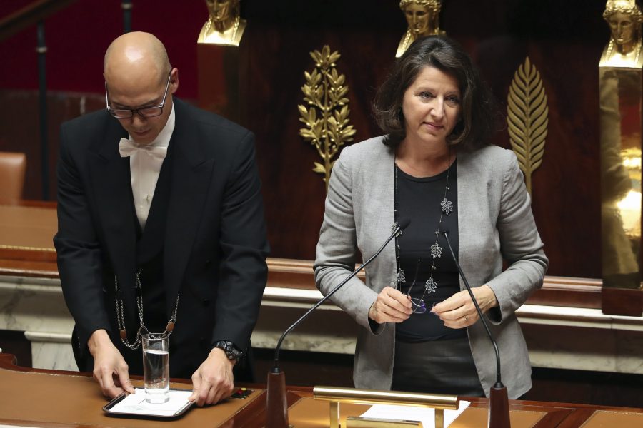 Frankrikes hälsominister Agnes Buzyn talade under tisdagen i parlamentet om den nya lagen som skulle ge ensamstående och lesbiska kvinnor samma rätt till fertilitetsbehandlingar som heterosexuella kvinnor i relationer.
