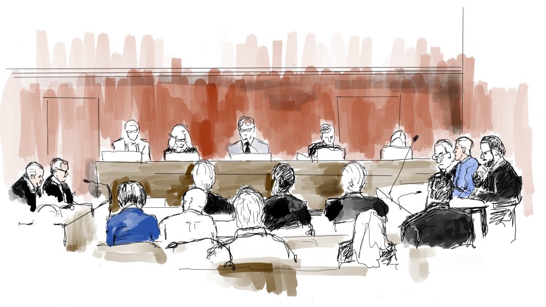 Illustration från rättssalen, under huvudförhandlingen i målet mot poliserna som åtalas för brott efter dödsskjutningen av Eric Torell.