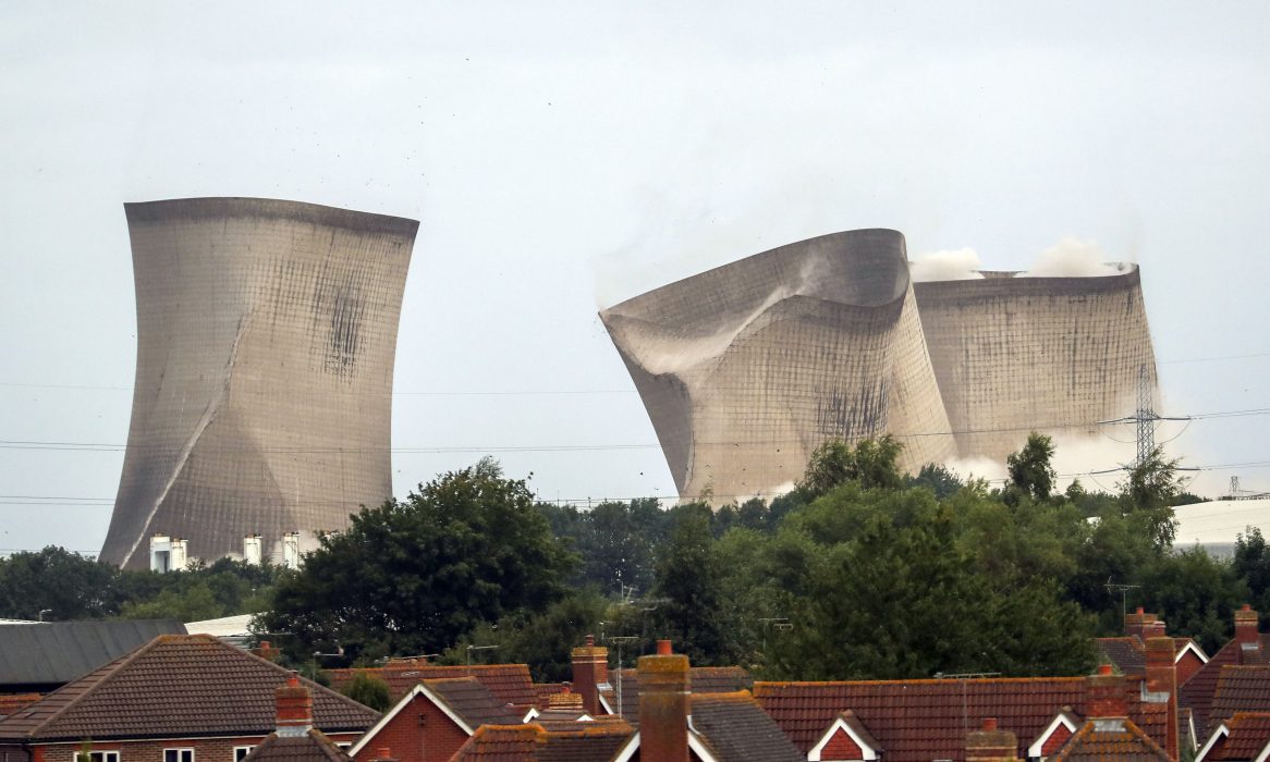 I augusti revs kyltornen till kolkraftverket Didcot, nio mil väster om London.