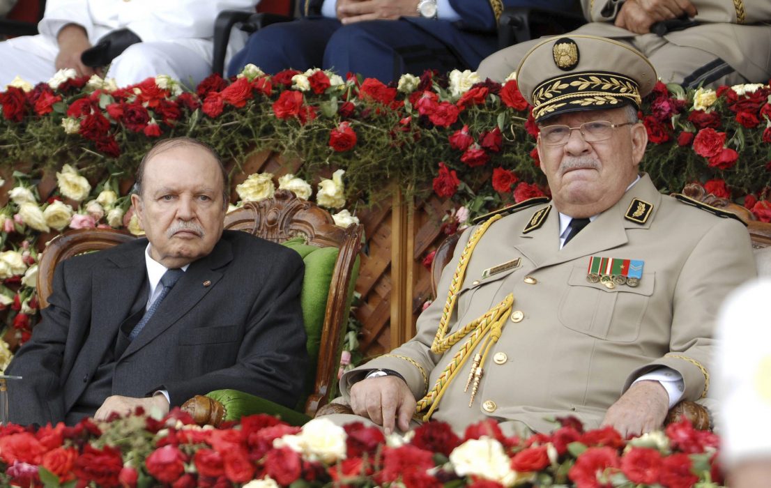 Algeriets expresident Abdelaziz Bouteflika och arméchefen Ahmed Gaïd Salah.