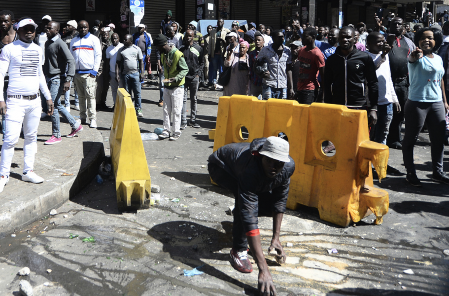 Foto: AP/TTEn stenkastare i centrala Johannesburg i Sydafrika.