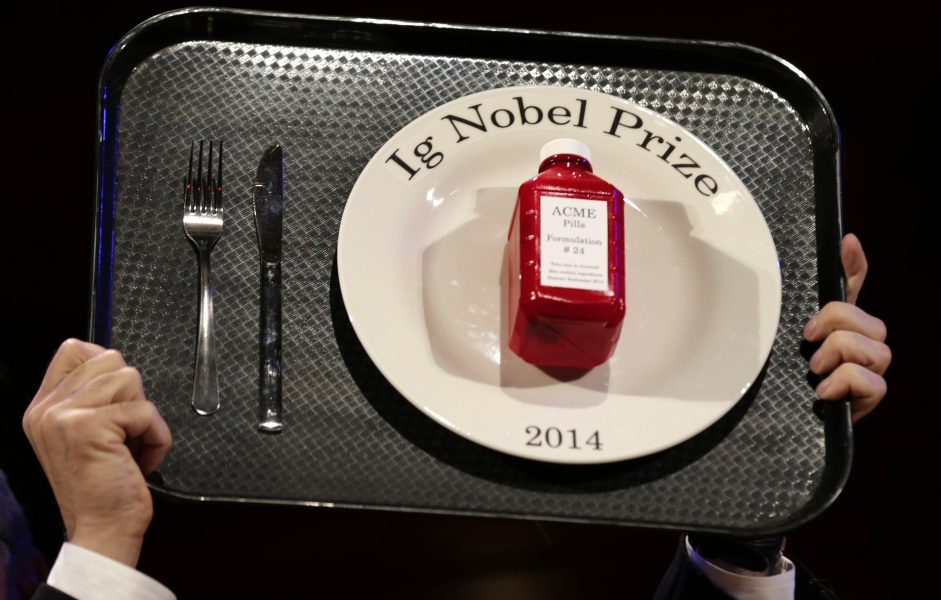 Sedan 1991 delas humorpriset Ig Nobel ut vid Harvard University i USA.