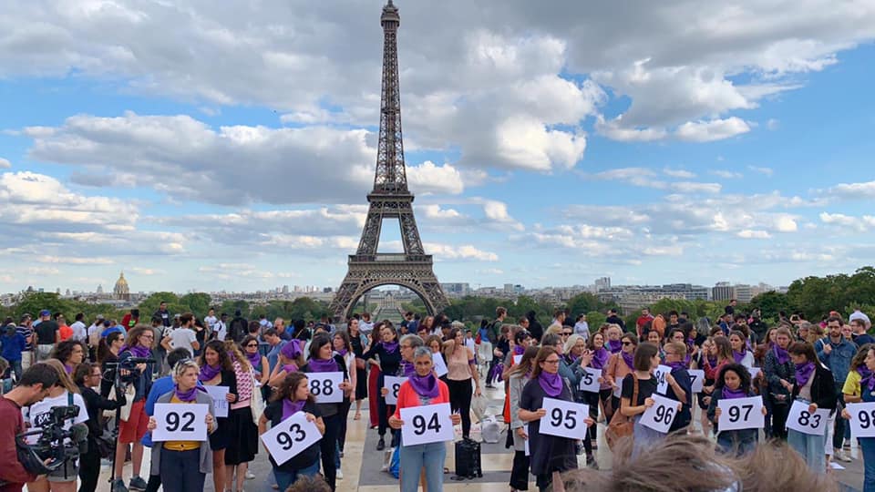 Protest av Nous Toutes förra söndagen i Paris för att minnas  de hundra kvinnor som fram tills dess hade mördats genom våld i nära relationer.