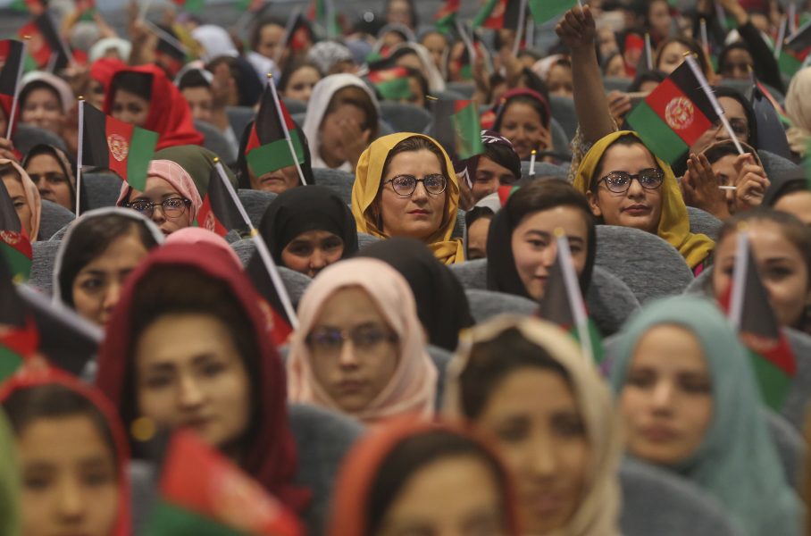– Jag tror inte att USA bryr sig om vad som händer med oss afghanska kvinnor om talibanerna tar makten igen, säger Najla Faizy.