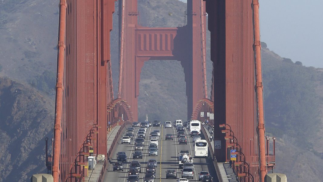 USA:s president Donald Trump har upphävt delstaten Kaliforniens rätt att sätta egna, tuffare, nivåer för hört mycket utsläpp fordon får göra.