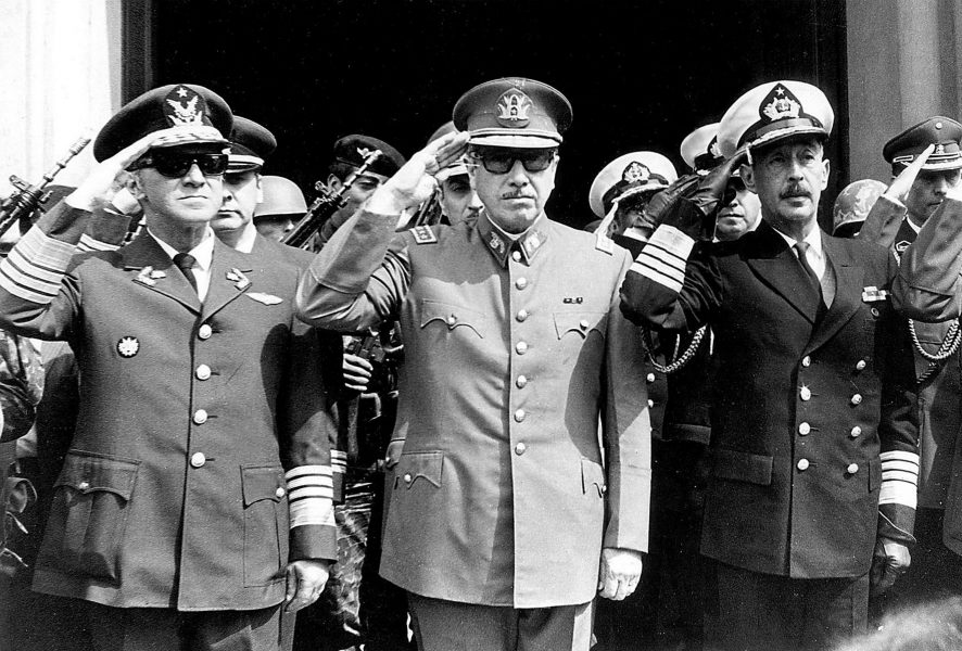 Bolsonaro hyllar diktator Augusto Pinochets starka manskap.