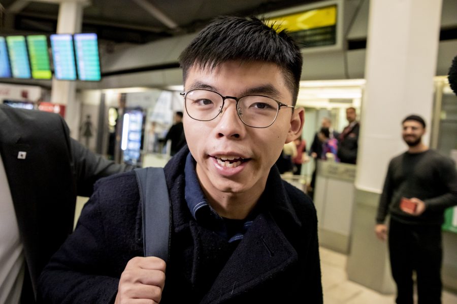 Aktivisten Joshua Wong anländer till Berlin.