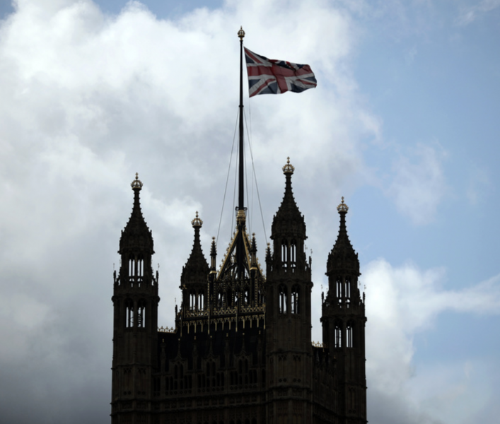 Foto: Matt DunhamFlaggan i topp vid brittiska parlamentet i London.
