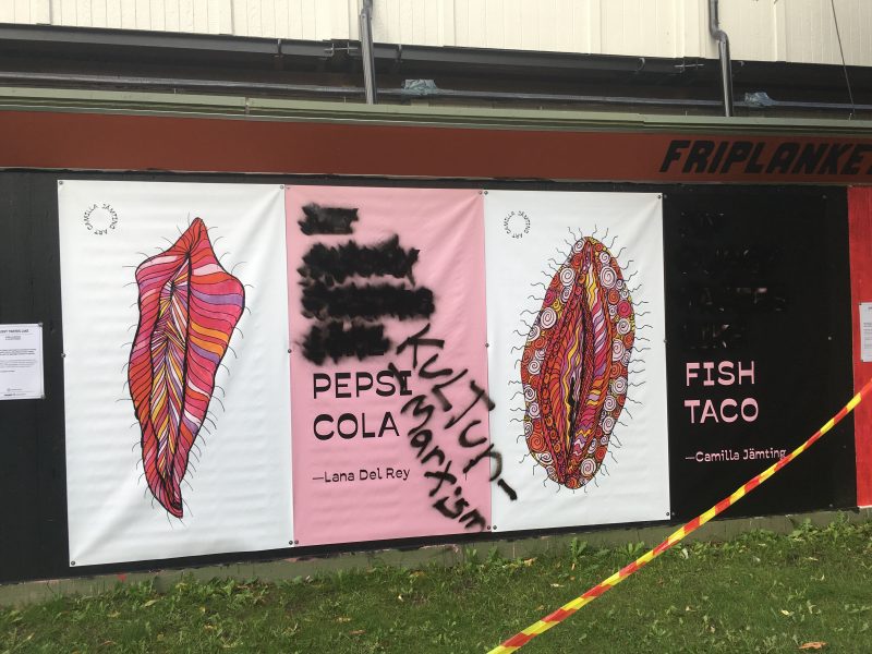 Konstverken "Pussy tastes like" och "Queera kvinnor" på Friplanket har vandaliserats.