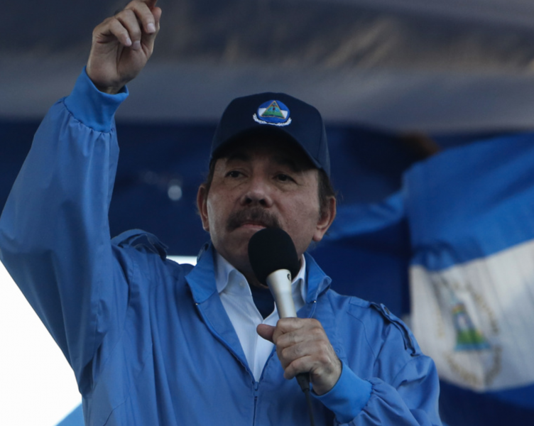En oppositionsgrupp, som kräver att Nicaraguas president Daniel Ortega avgår, säger sig ligga bakom flera explosioner i helgen.