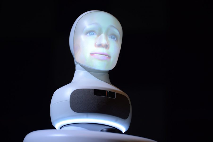 En robot hanterar ansökningar om försörjningsstöd i Norrtälje kommun, vilket ger socialsekreterare mer tid till personliga möten.