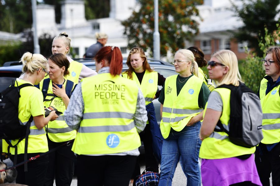 Frivilliga i organisationen Missing People under sökinsatsen för den tolvåriga pojken på Värmdö i Stockholms län.