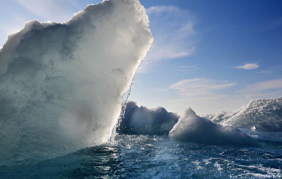 Smältande isar och höjda havsnivåer gör klimatet till en av Arktismötets viktigaste frågor.