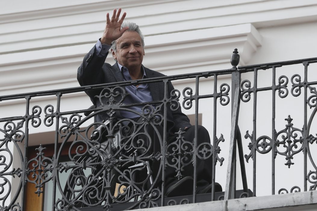 Ecuadors president Lenín Moreno ska be "dem som har mer att betala mer".
