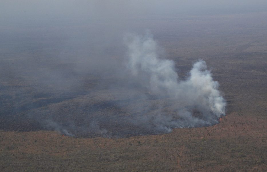 På bilden syns en skogsbrand i östra Bolivia i slutet av augusti.