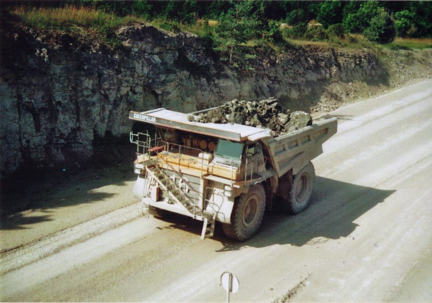 Transport av kalksten till Cementas fabrik i Slite på Gotland, som i fjol ökade sina koldioxidutsläpp med mer än 150 000 ton.