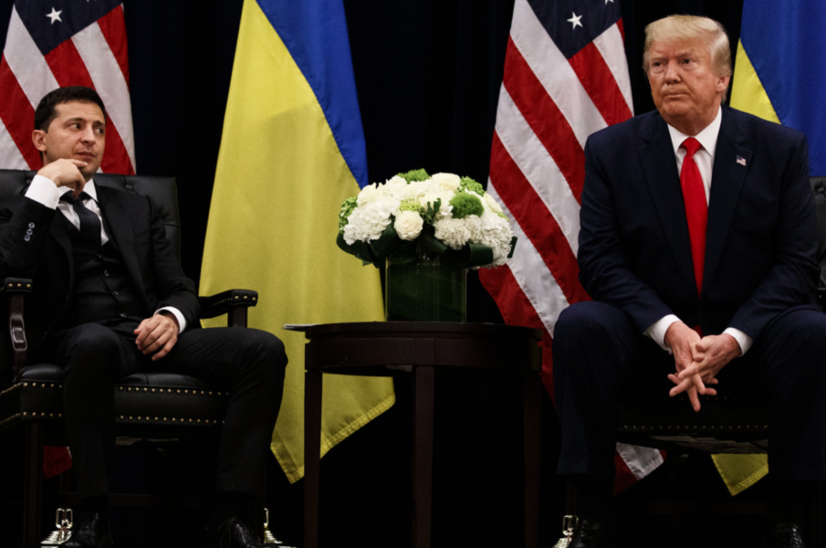Donald Trump ska ha pressat Ukraina till samarbete bland annat genom att locka med ett toppmöte mellan honom själv och presidenten Volodymyr Zelenskyj.