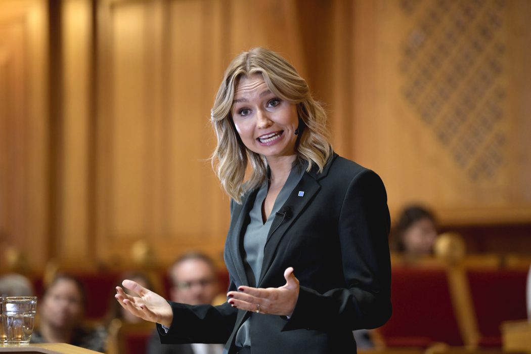 Kristdemokraternas partiledare Ebba Busch Thor (KD) hösttalar i andra kammarsalen i riksdagshuset i Stockholm.