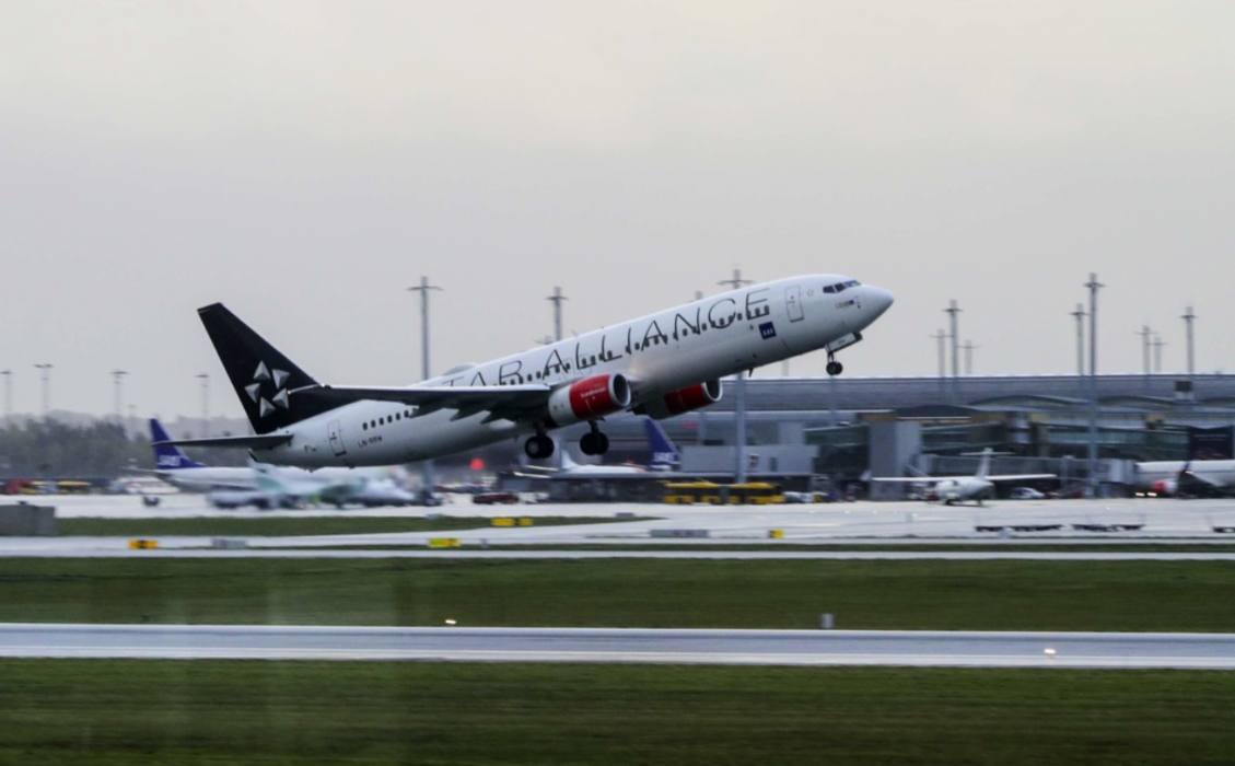 Flygbolaget SAS kontrollerar bolagets plan av modell Boeing 737 NG för sprickbildningar.