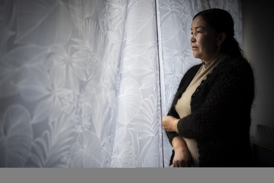 Sayragul Sauytbay berättar från sitt nya hem i södra Sverige om vad hon var med om när hon tvingades arbeta i ett av de läger Xinjiangprovinsen som Kina kallar utbildningscenter men som människorättsorganisationer benämner omskolningsläger.