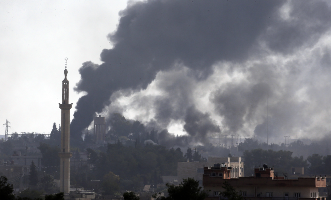 Omkring 60 000 människor har flytt bombningarna i nordöstra Syrien.
