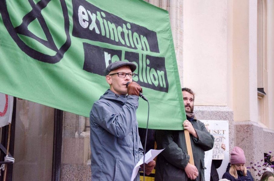 Psykologen Jonatan Sandberg tror på civil olydnad som redskap för förändring och är aktiv i klimatrörelsen Extinction rebellion.