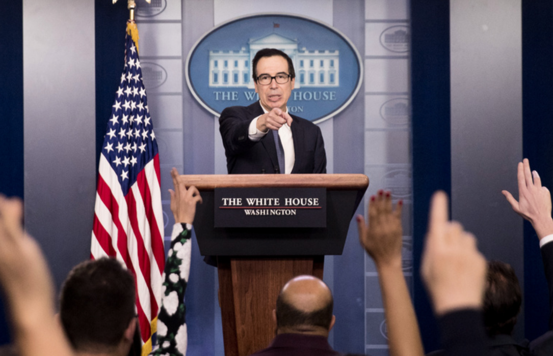 Finansminister Steven Mnuchin meddelar sanktionerna mot Turkiet.