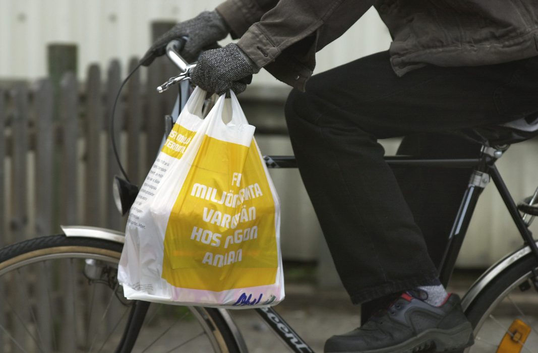 1 mars 2020 införs tre kronor i skatt på sådana här kassar.