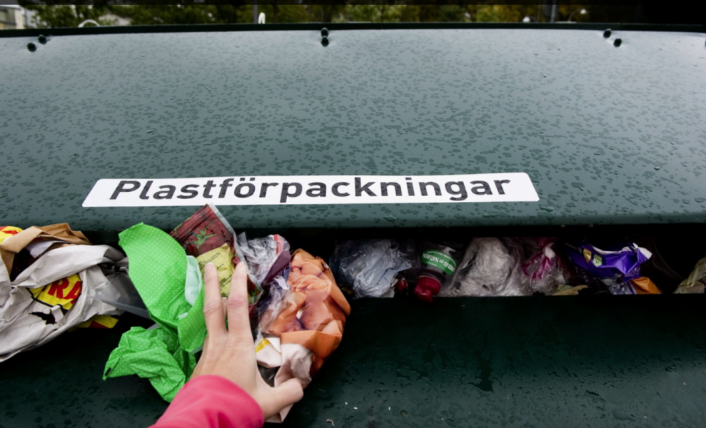 Många svenska hushåll slarvar med återvinningen.