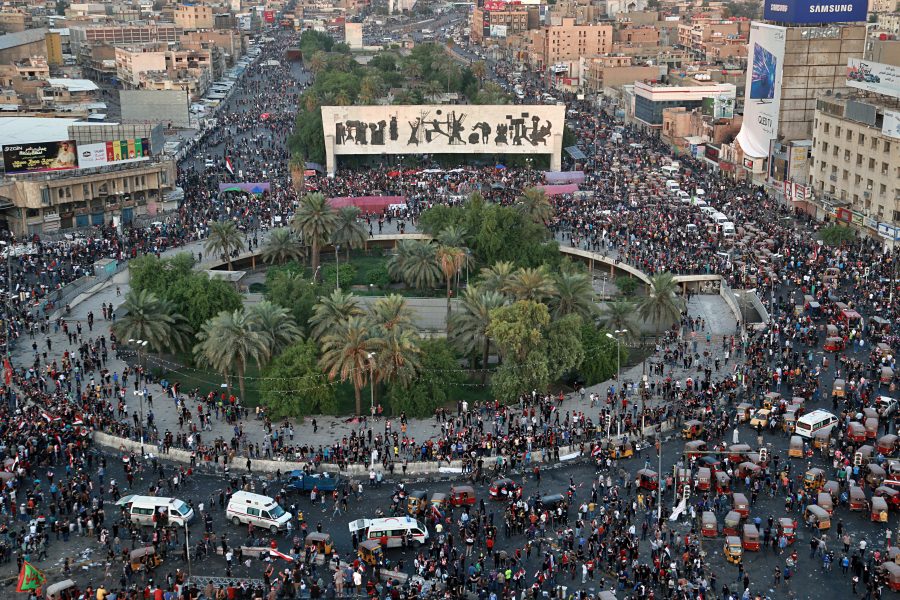 Regimkritiska protester vid Tahrirtorget i Bagdad under lördagen.