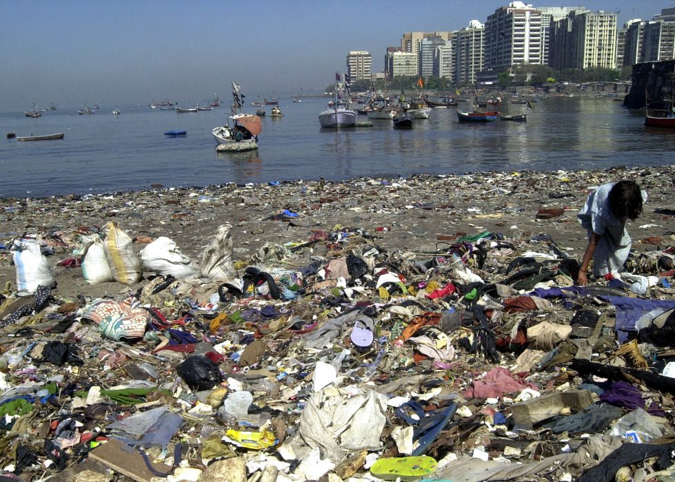Plastskräp i Bombay.