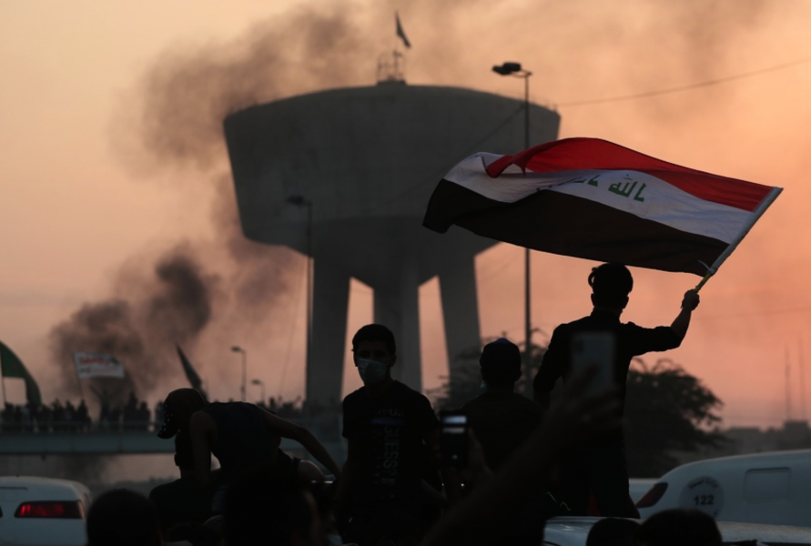 Foto: Hadi Mizban/AP/TTRegeringskritiska demonstranter i Bagdad på onsdagen.
