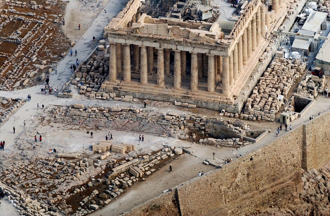 Templet Parthenon, på Akropolis i Aten, började byggas 447 f Kr.