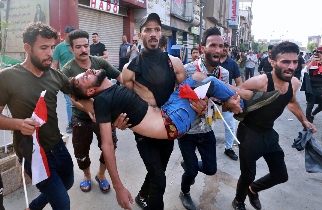 Hundratals människor i Bagdad och i södra Irak protesterade mot bland annat korruption under tisdagen.