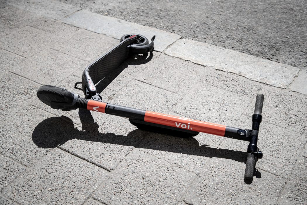 Elsparkcyklar slängs lite överallt.