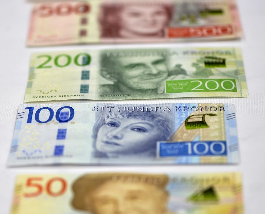 Bland nyexaminerade jurister tjänar män 2831 kronor mer än sina kvinnliga kollegor, bland programmerare är löneglappet 1227 kronor.