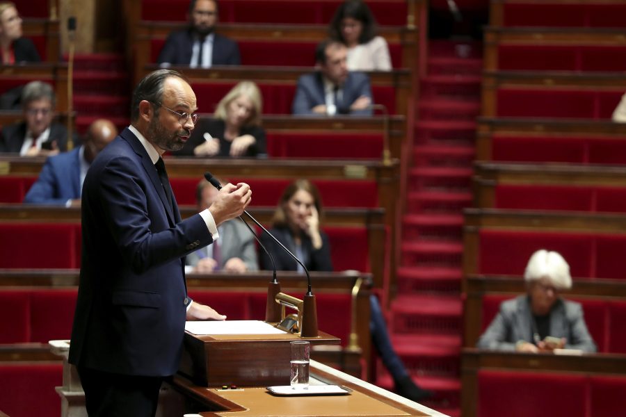 Under den första av två stora debatter om migration uppgav Frankrikes premiärminister Edouarde Philippe att invandringskvoter kan komma att införas i landet.