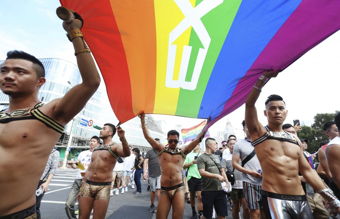 Över 200 000 uppges ha deltagit i pridefestivalen i Taipei.