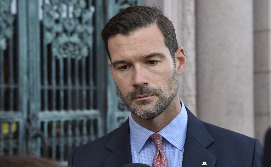 Moderaterna vill ge polisen ökade befogenheter.
