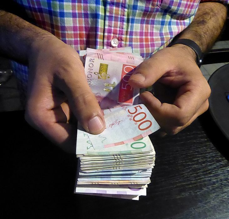 Skolans huvudmän hade planer på att starta bankverksamhet för att erbjuda lån till den muslimska gruppen i Sverige, vars religion förbjuder lån mot ränta, skriver Mitti.